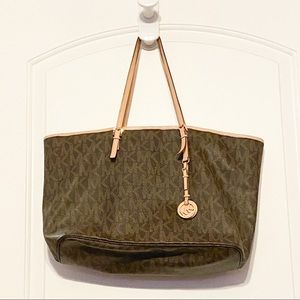 Michael Kors Jet Set Signature Tote